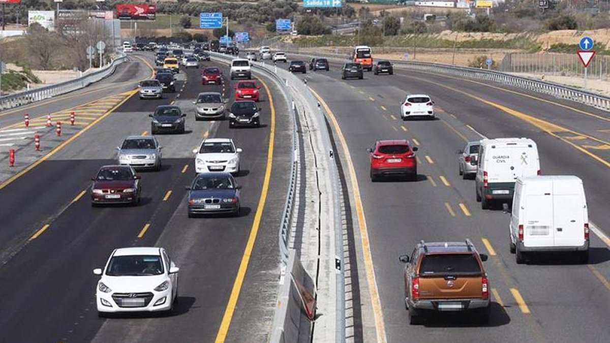 Circulación por la autopista AP-6.-ICAL