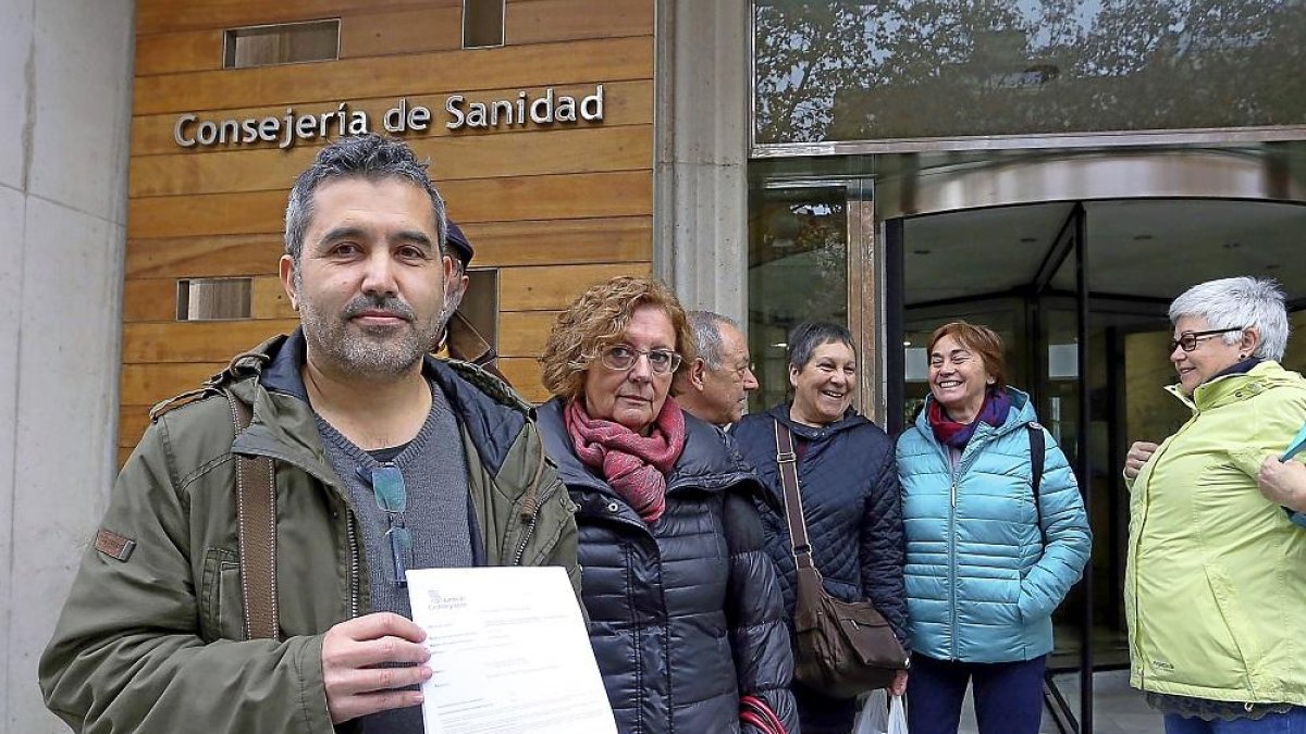 Pablo Oyagüez, pediatra y miembro de las plataformas, registra un documento sobre Pediatría en Atención Primaria.-ICAL