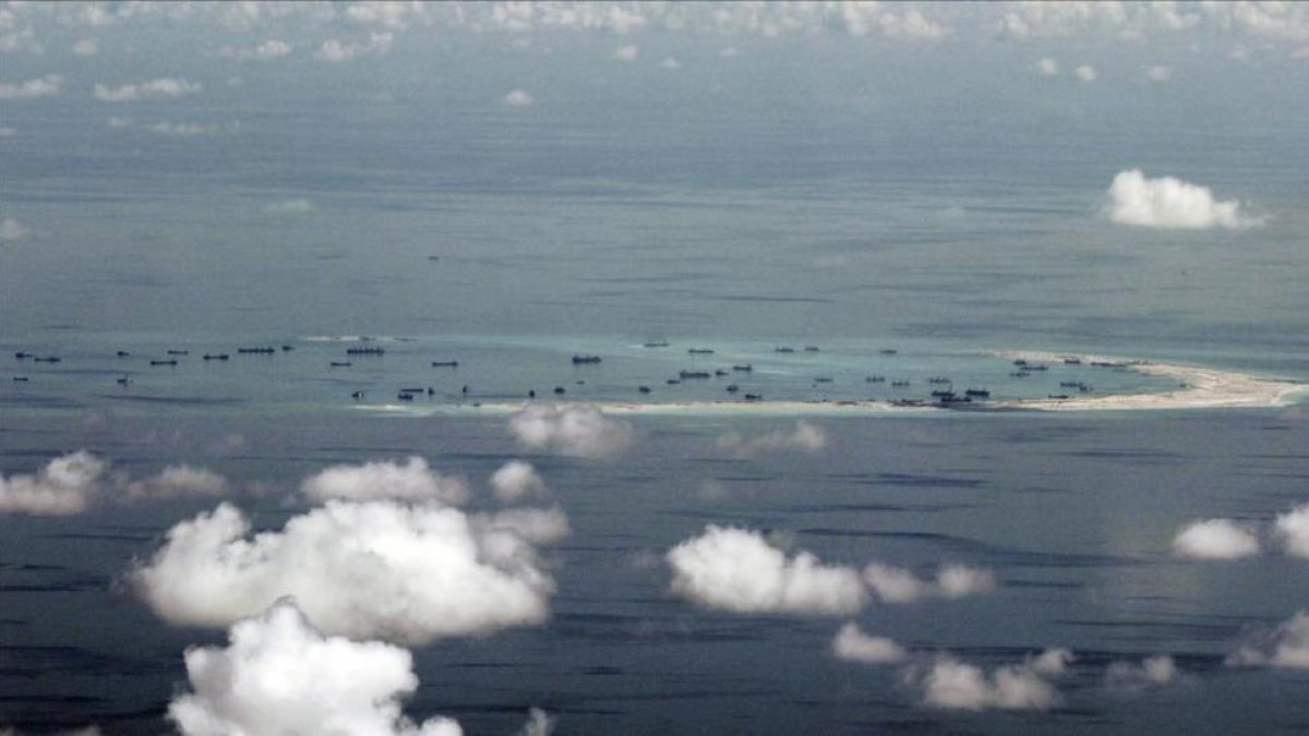 El arrecife Mischief, en las islas Spratly, en una imagen del 11 de mayo del 2015.-AP / RITCHIE B. TONGO