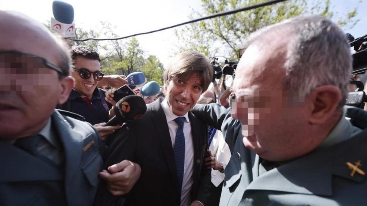 Manuel Díaz a su llegada este jueves a los juzgados de Córdoba al juicio sobre la demanda de paternidad interpuesta contra Manuel Benítez, El Cordobés.-EFE