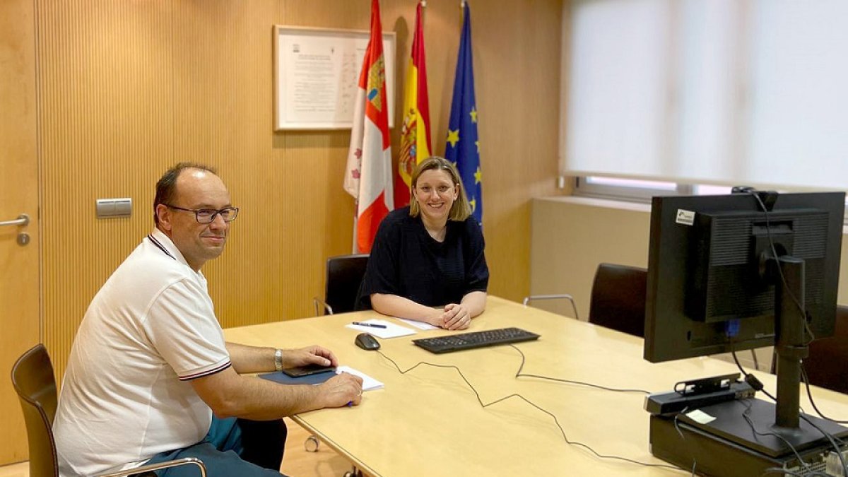 La consejera de Familia e Igualdad de Oportunidades, Isabel Blanco, se reúne por videoconferencia con los representantes de los Servicios Sociales de los nueve ayuntamientos de capital de provincia, las nueve diputaciones provinciales y los seis municipios de más de 20.000 habitantes de Castilla y León - ICAL