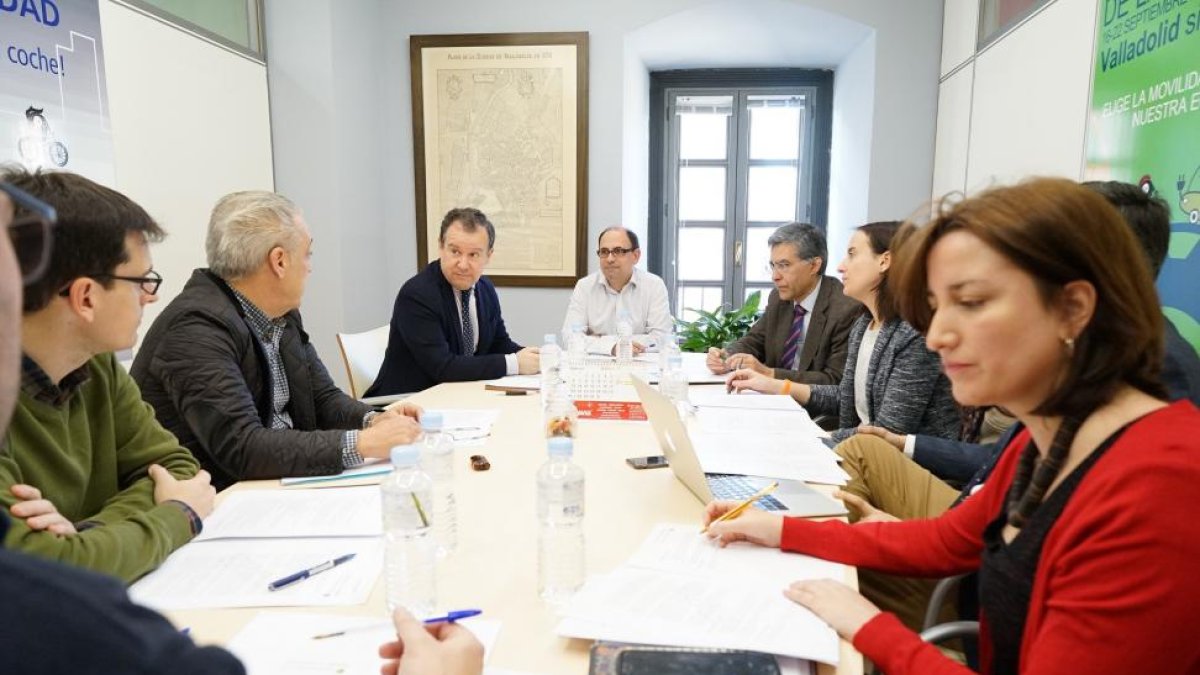 Reunión para aprobar la nueva ordenanza municipal.-E.M.