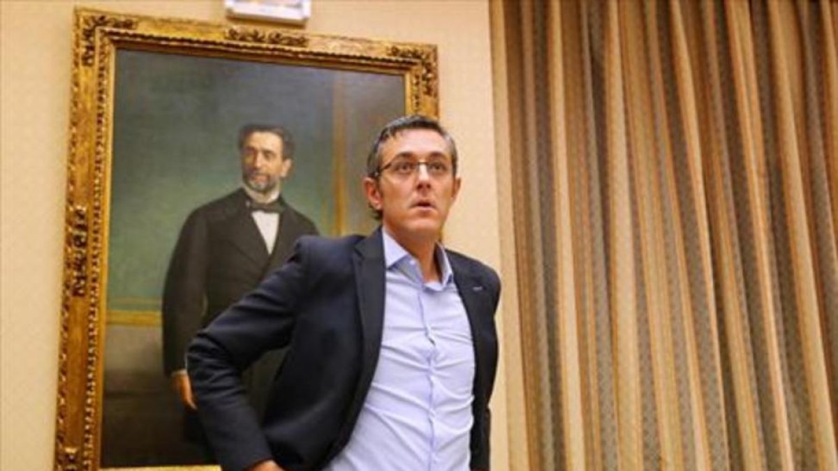 El ya exparlamentario socialista Eduardo Madina, en una dependencia del Congreso de los Diputados.-JUAN MANUEL PRATS