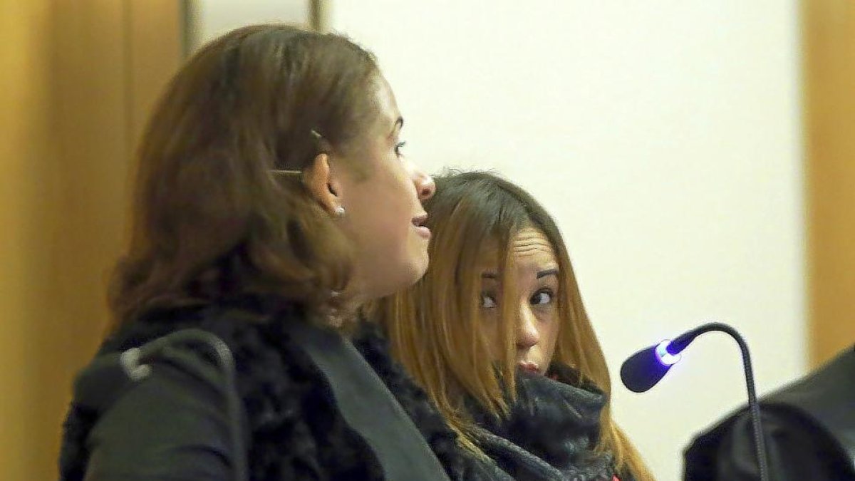 Las acusadas Marcia L.P. y su hermana L.P., ayer en el juicio en su turno de declaración.-ICAL