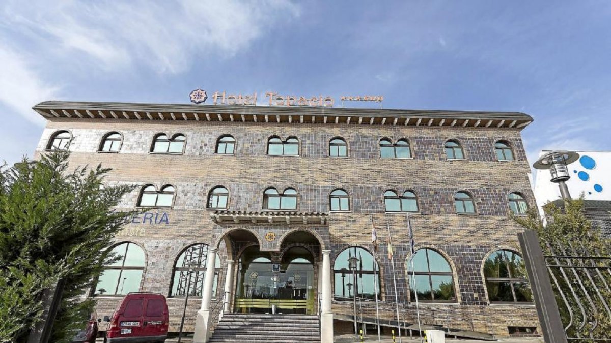 Exterior del hotel Topacio, en el polígono de San Cristóbal.-Miguel Ángel Santos