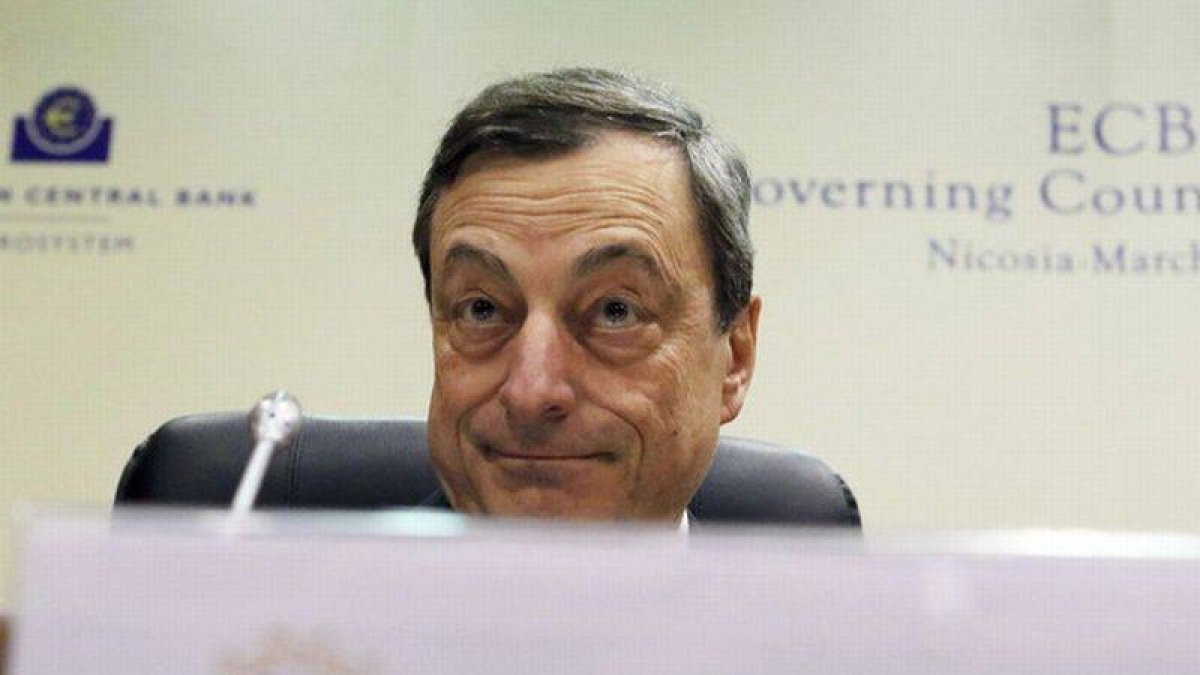Mario Draghi durante la rueda de prensa.-Foto:   KATIA CHRISTODOULOU / EFE