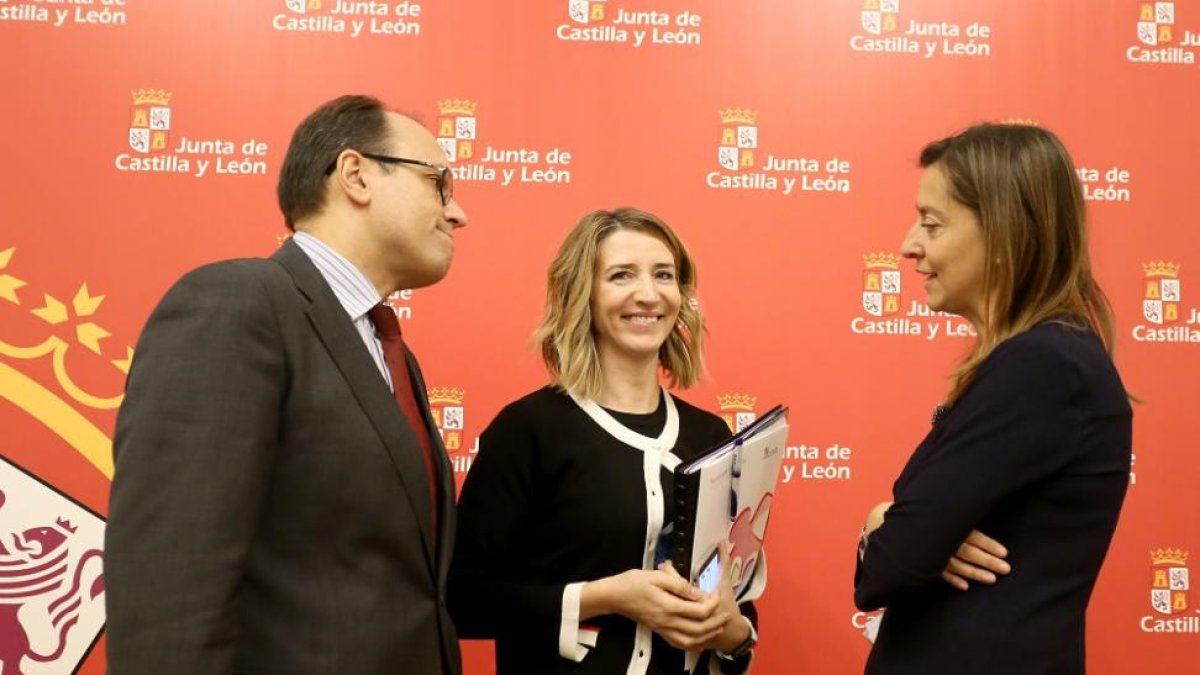 La consejera de Familia e Igualdad de Oportunidades, Alicia García, preside la reunión de la Sección de Igualdad del Consejo Regional de la Mujer-ICAL