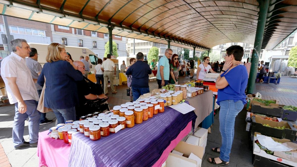 XI Mercado Ecológico organizado por la Unión de Campesinos (UCCL) en Valladolid.-LETICIA PÉREZ / ICAL
