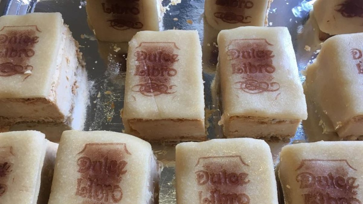 Bandeja de Dulce Libros.-ASOCIACIÓN PROVINCIAL DE HOSTELEROS