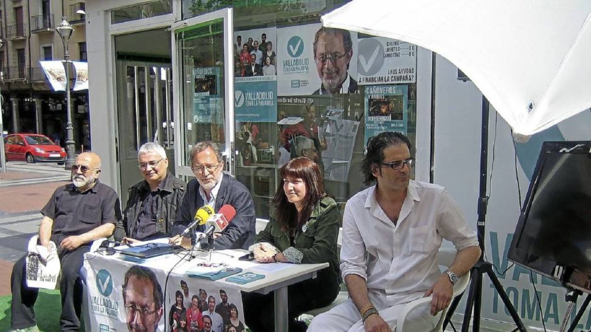 Sierra, Mario Benso, Saravia y María Sánchez en el acto.-El Mundo