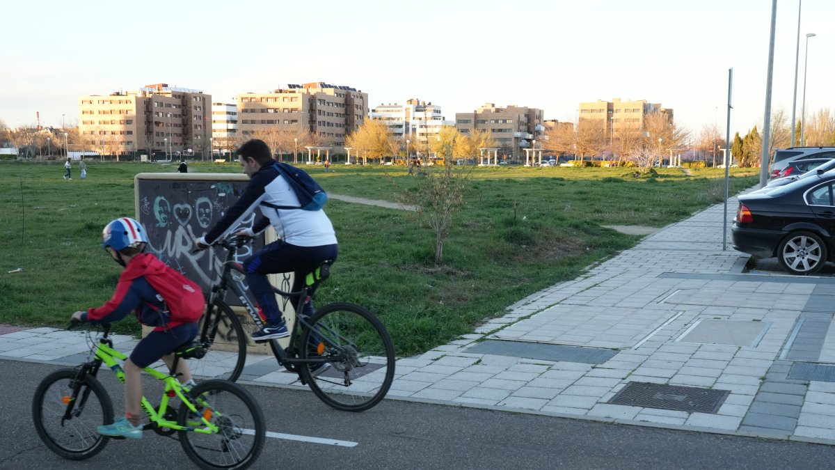 Parcela en la que se construirá una residencia para 500 estudiantes en la calle Jardines de la Alhambra, en Los Viveros. J.M. LOSTAU