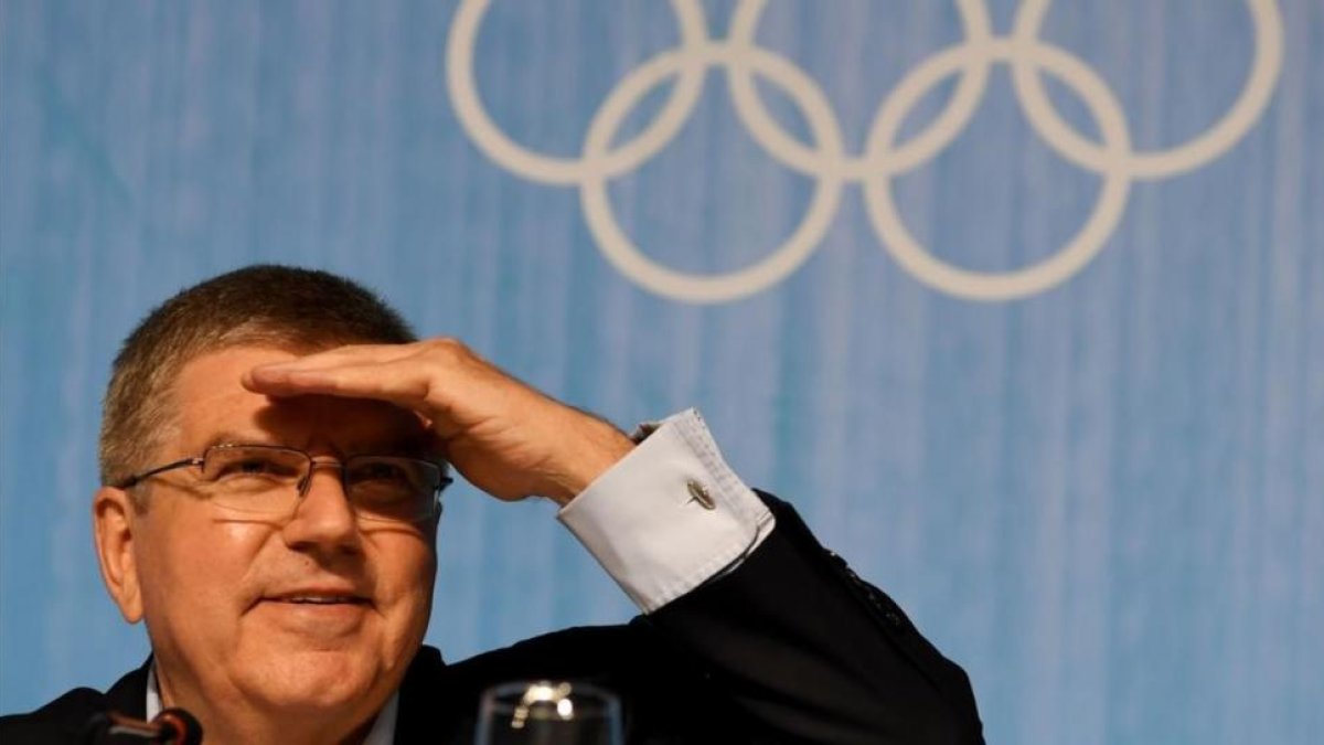 Thomas Bach, presidente del COI, en su comparecencia de este domingo en Río.-AFP / ROBERTO SCHMIDT