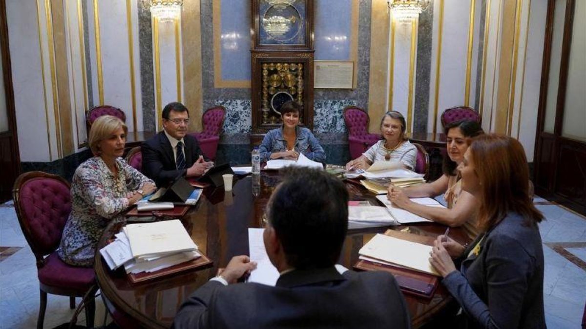 Reunión de la Mesa de la Comisión de Justicia, el pasado 20 de septiembre.-JOSÉ LUIS ROCA