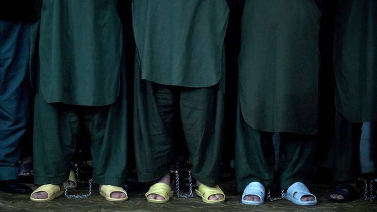 Sospechosos de participar en el linchamiento, ante el juicio.-Foto: AFP / WAKIL KOHSAR