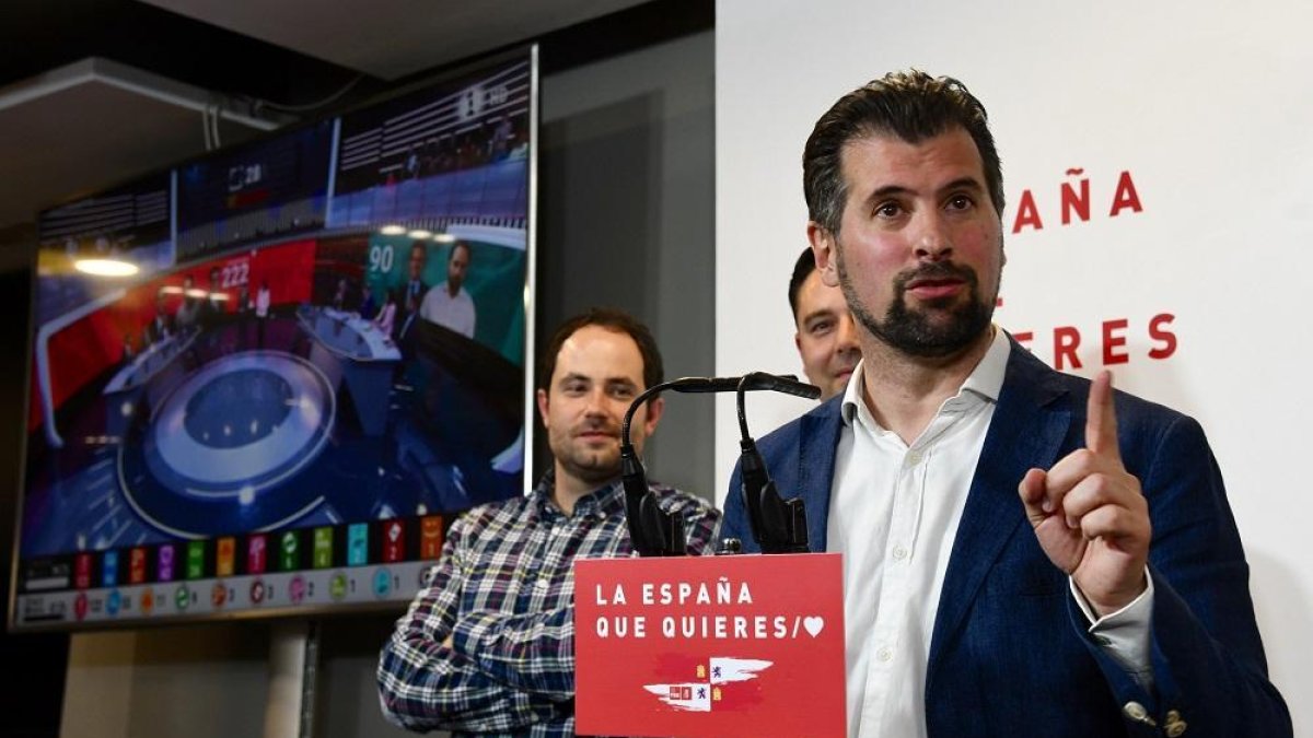 Alegría del secretario general del PSOECYL, Luis Tudanca por el resultado de las elecciones generales-ICAL