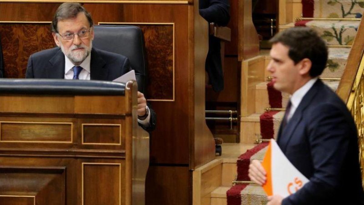 Mariano Rajoy y Albert Rivera, en un pleno del Congreso.-JUAN MANUEL PRATS