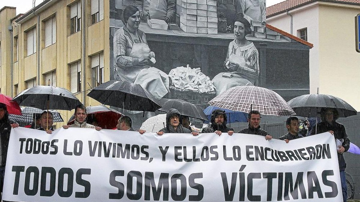 Los exseminaristas de La Bañeza, durante la manifestación del pasado mes de febrero.-ICAL