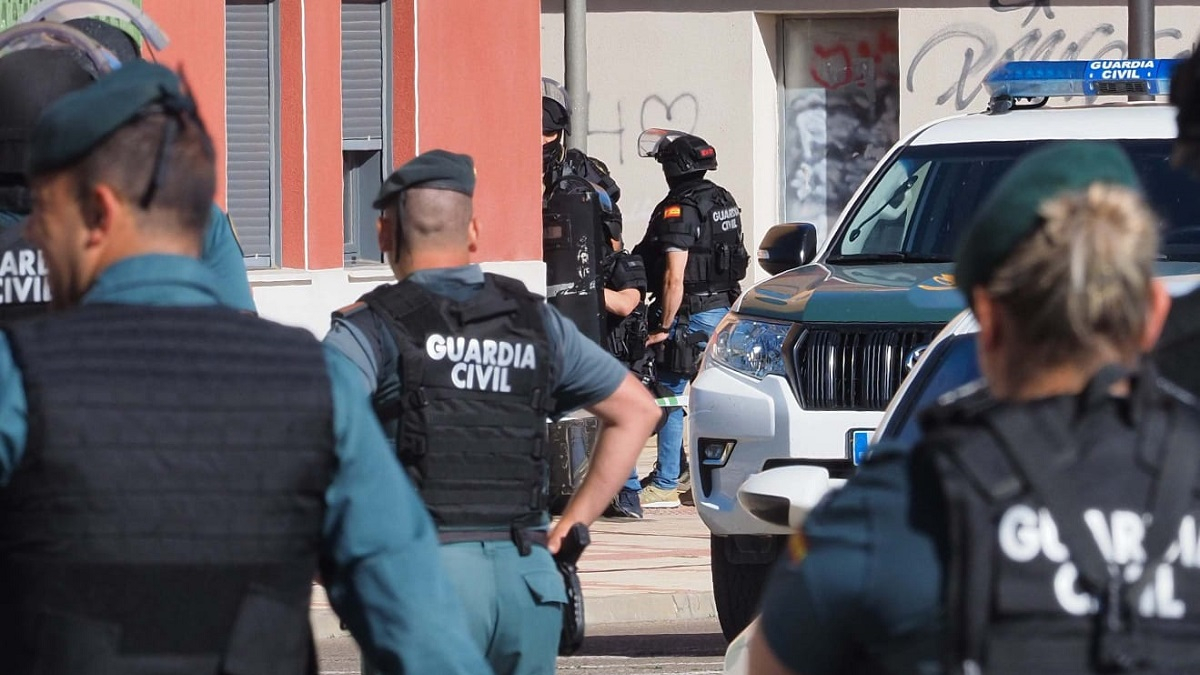 La Guardia Civil en Santovenia de Pisuerga tras el asesinato.- Photogenic