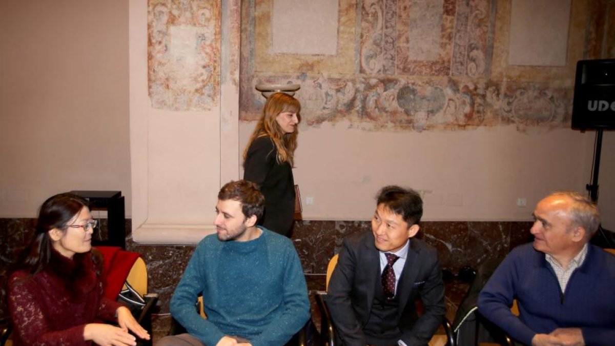 La directora general de Políticas Culturales, Mar Sancho, recibe a instituciones educativas de China-ICAL