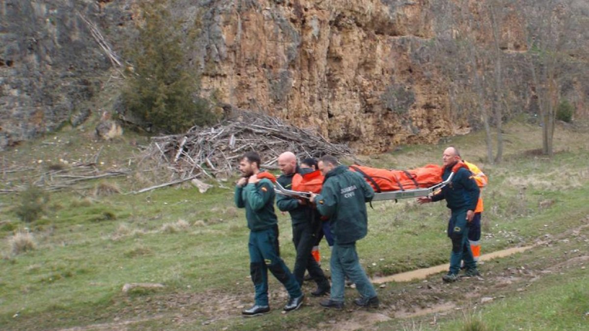 Rescatan a una mujer de 49 años de La Rioja que había sufrido una caída desde cinco metros de altura en las Hoces del Duratón (Segovia)-ICAL
