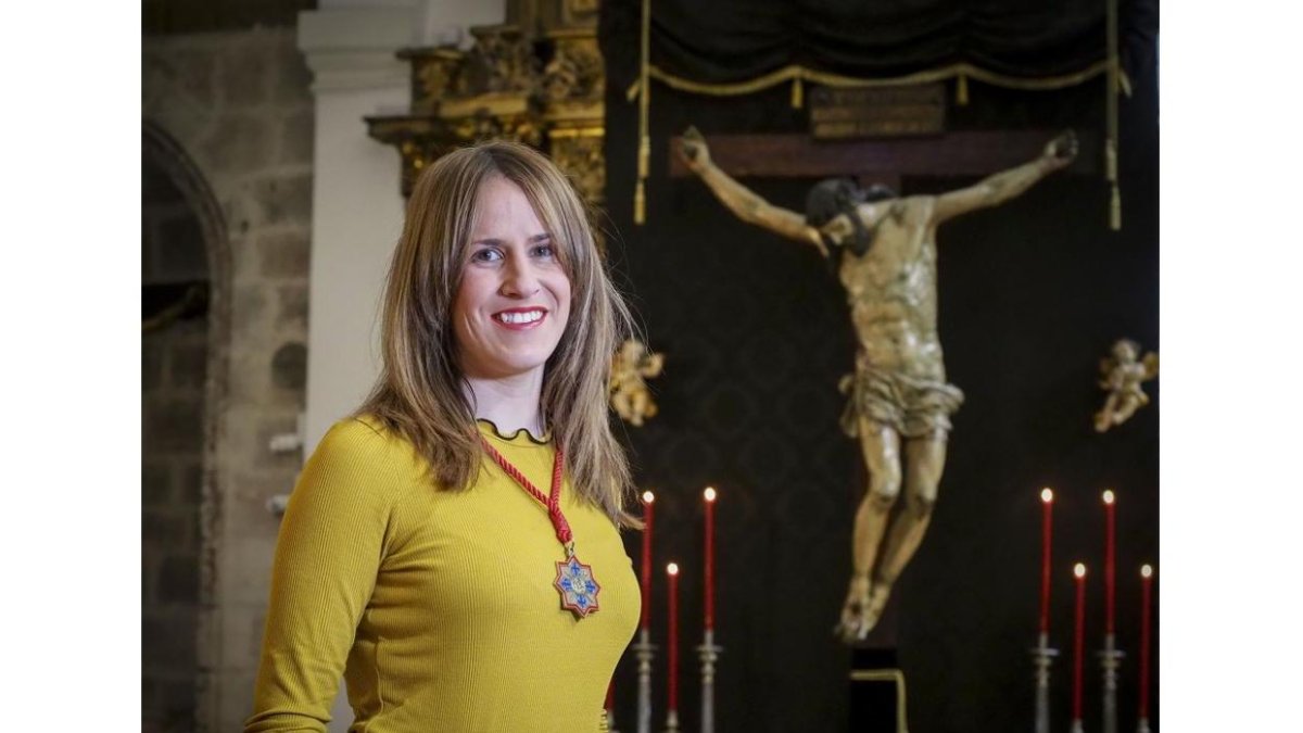 Esther Martín Alonso, portadora del Cristo de las Mercedes.-M. ÁNGEL SANTOS