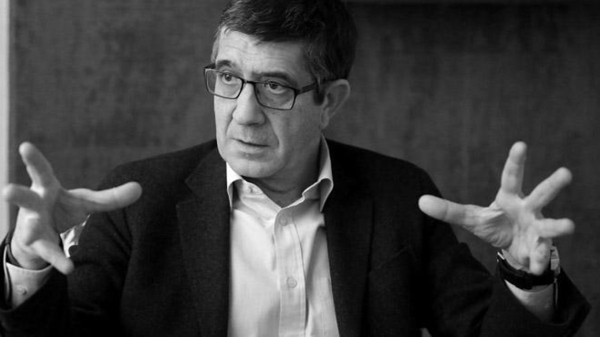 Patxi López, exlendakari y aspirante a liderar el PSOE, posa para EL PERIÓDICO en un hotel de Madrid.-JOSÉ LUIS ROCA