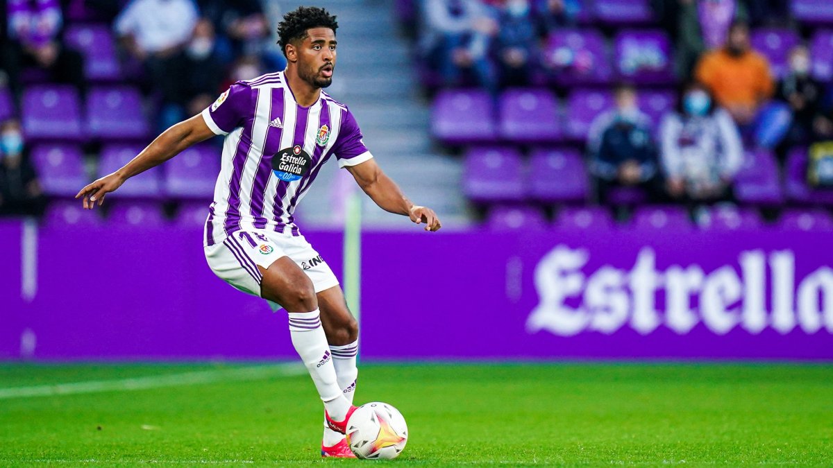 Janko en un duelo anterior con el Real Valladolid. / E. M.