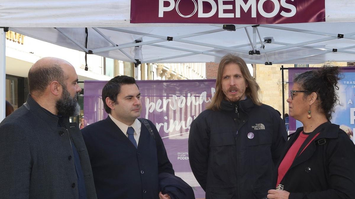 Pablo Fernández, durante la presentación de su campaña de Podemos en Palencia.-ICAL