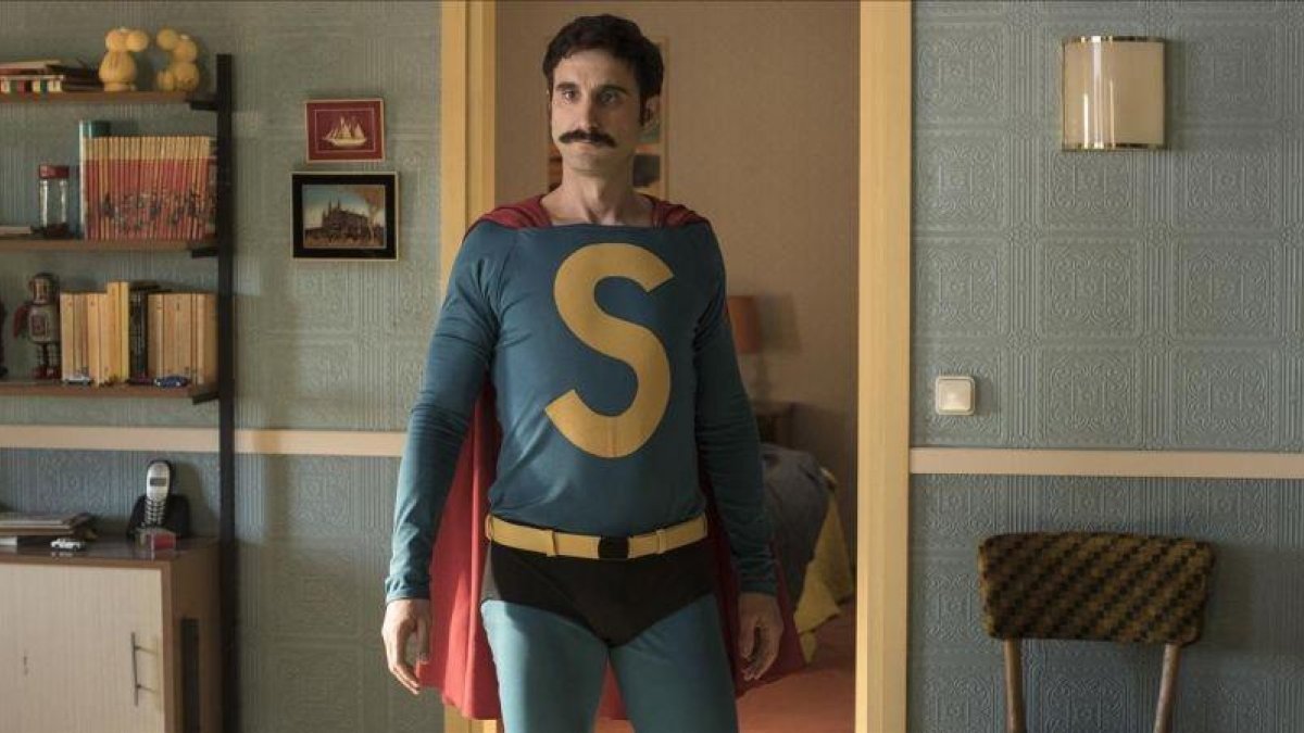 Dani Rovira en un fotograma de Superlópez, la película.-EL PERIÓDICO