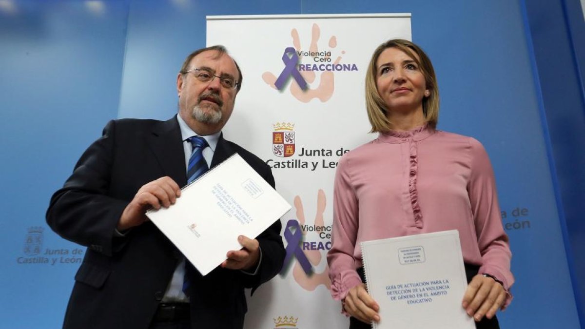 La consejera de Familia e Igualdad de Oportunidades, Alicia García, y el consejero de Educación, Fernando Rey, presentan la Guía de actuación para la detección de la violencia de género en el ámbito educativo de  y el Protocolo de intervención-ICAL