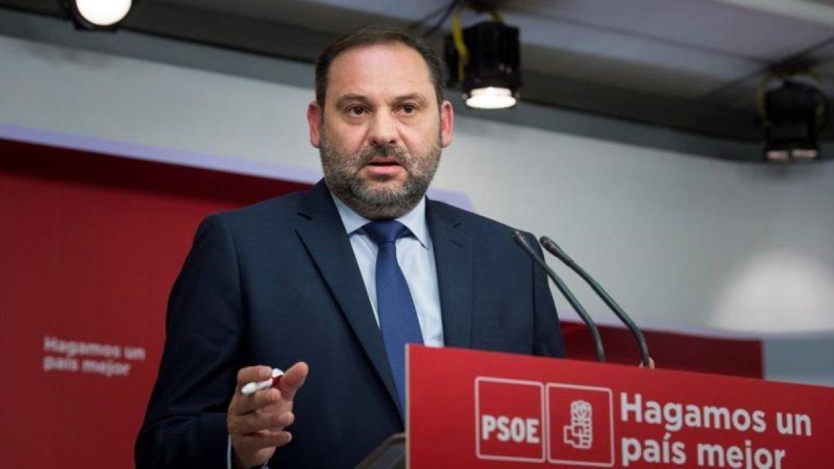 El secretario de Organización del PSOE, José Luis Ábalos, el martes en la sede del partido.-EFE / LUCA PIERGIOVANNI