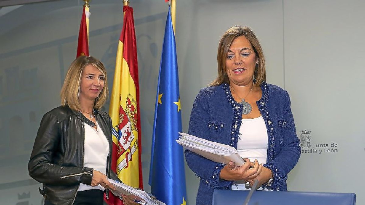 Alicia García y Milagros Marcos en la presentación de los acuerdos del Consejo de Gobierno.-ICAL