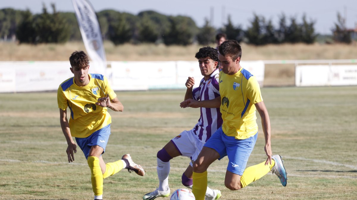 Partido del trofeo Diputación entre el Real Valladolid promesas y el Íscar. PHOTOGENIC / CARLOS LLORENTE