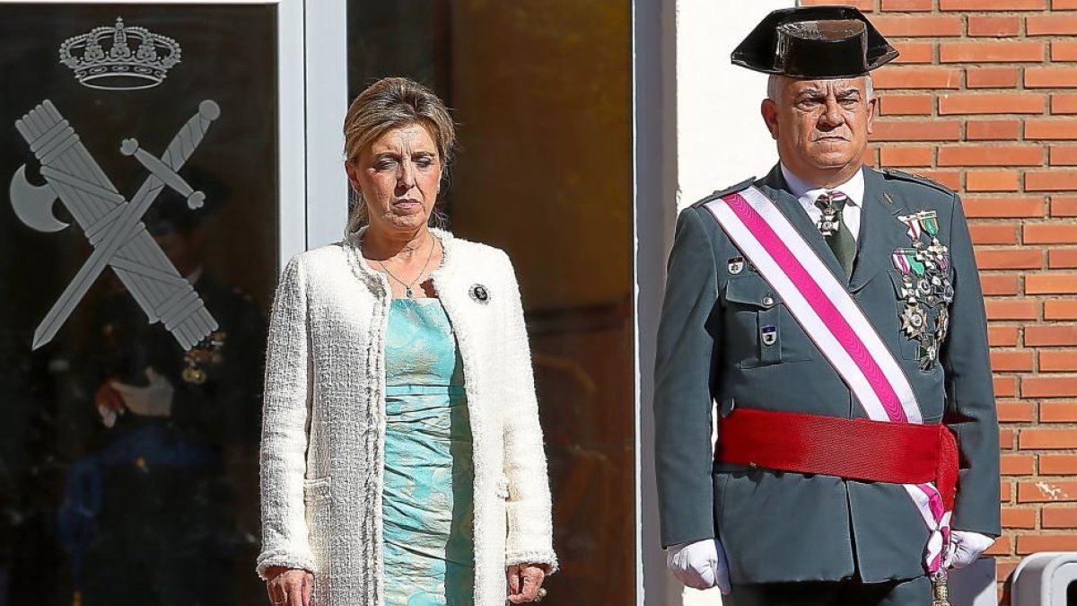 María José Salgueiro y Francisco Javier Sualdea, durante el acto de ayer en León.-ICAL