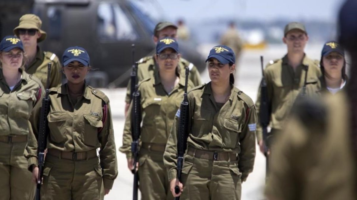 Militares israelís se preparan para la llegada a Tel Aviv del presidente de EEUU, Donald Trump.-EFE / JIM HOLLANDER