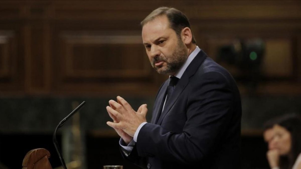 José Luis Ábalos, este miércoles durante el debate de la moción de censura en el Congreso.-JOSÉ LUIS ROCA