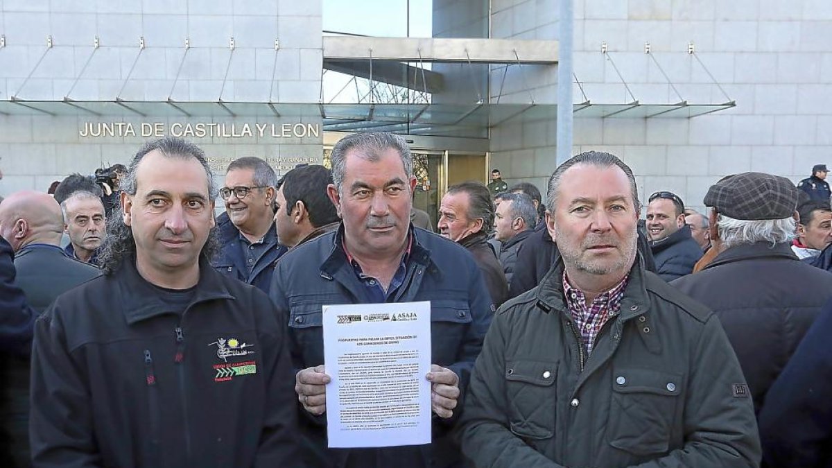 Jesús Manuel González Palacín,, Aurelio González y Donaciano Dujo.-ICAL