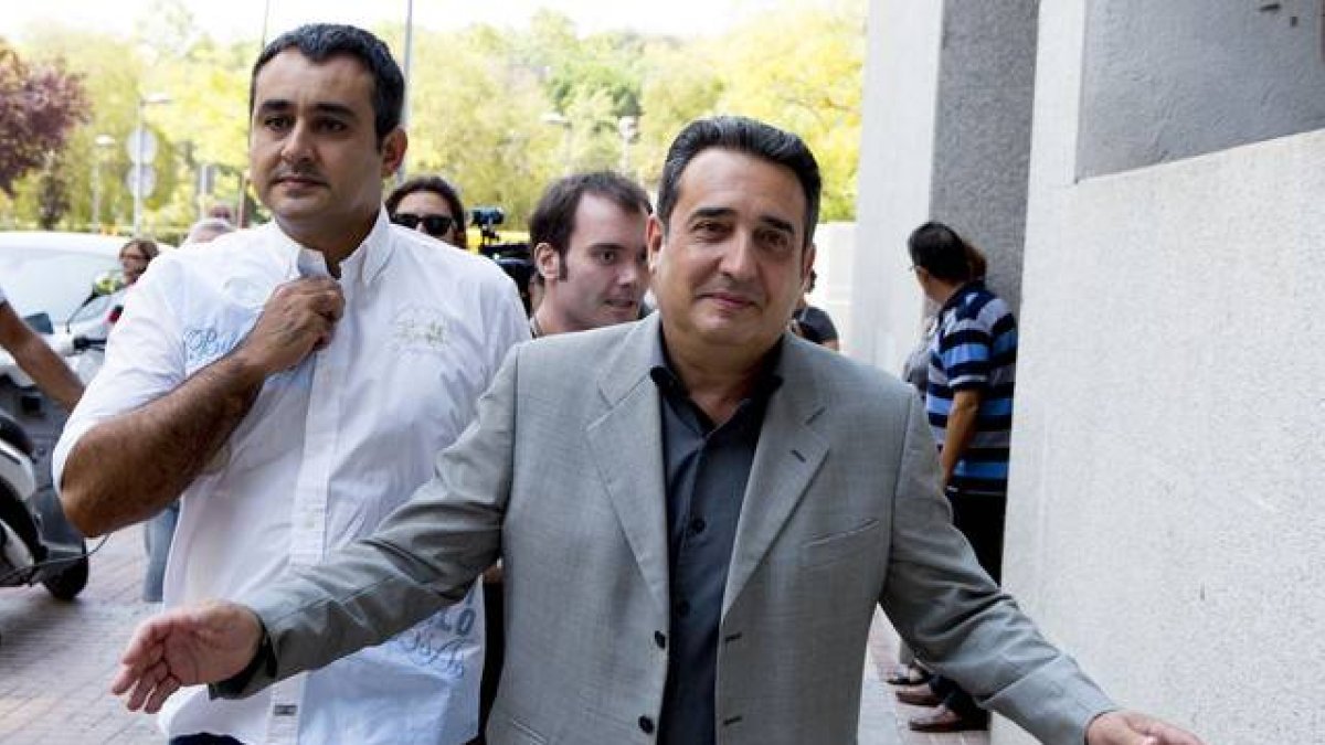 El exalcalde de Sabadell Manuel Bustos saliendo de declarar este miércoles en el juzgado de Sabadell.-Foto: FERRAN NADEU