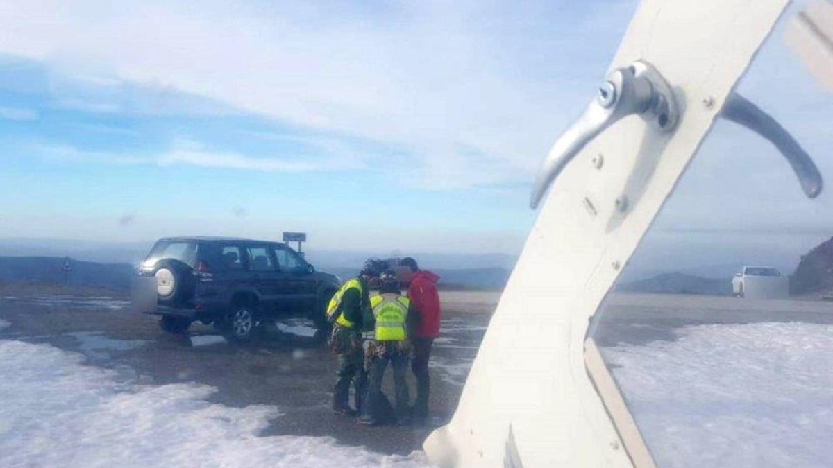 Rescate de un montañero enriscado en el pico Miravalles en Candín (León)-ICAL