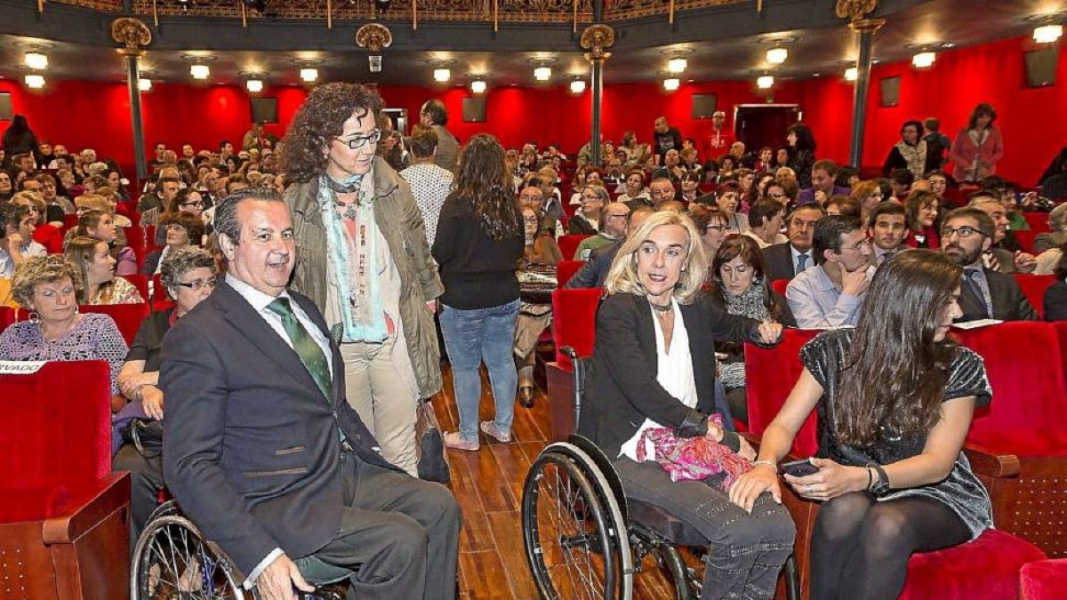 Los premiados Ignacio Tremiño y Belén Casado, durante la gala de aniversario del BSR Valladolid-Miguel Ángel Santos