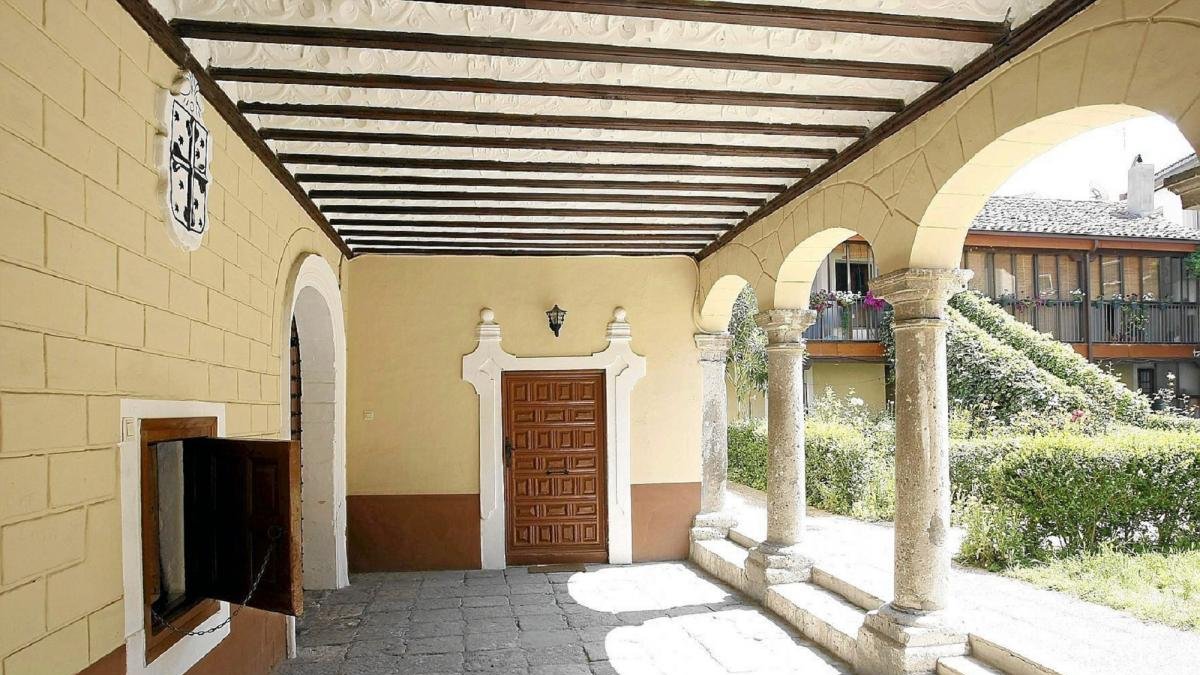 Patio interior del convento de Santa Catalina de Siena.-PHOTOGENIC