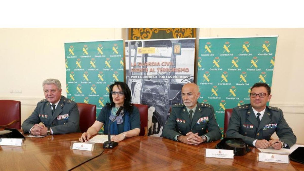 La Subdelegada del Gobierno en León, Teresa Mata, presenta la exposición ‘La Guardia Civil frente al terrorismo, por la libertad y por las víctimas’.-ICAL
