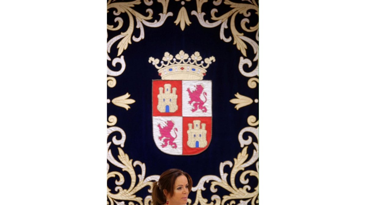 La presidenta de las Cortes, Silvia Clemente, preside la reunión de la Mesa del parlamento autonómico.-ICAL