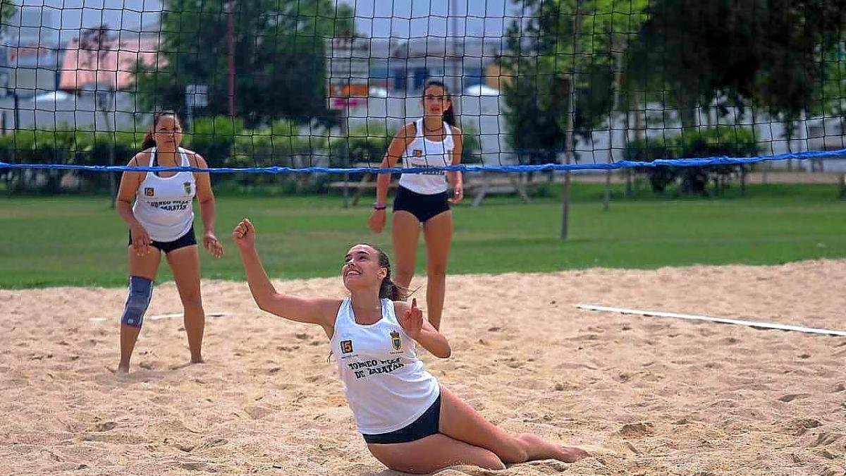 Final femenina del VI Torneo ‘Villa de Zaratán’ de Voley Playa.-E.M.
