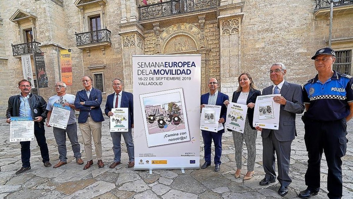 Presentación de la Semana de la Movilidad en la plaza de Santa Cruz.-E.M.