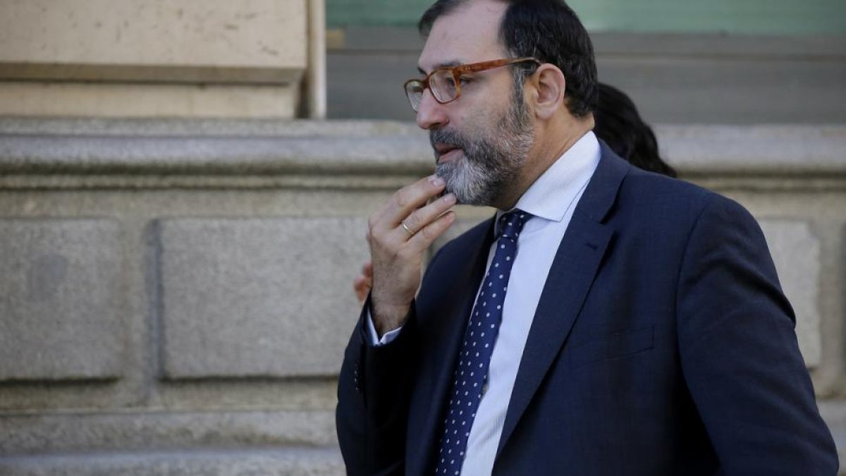 El juez Eloy Velasco llega a la Audiencia Nacional, en una imagen de septiembre del 2015.-JOSE LUIS ROCA