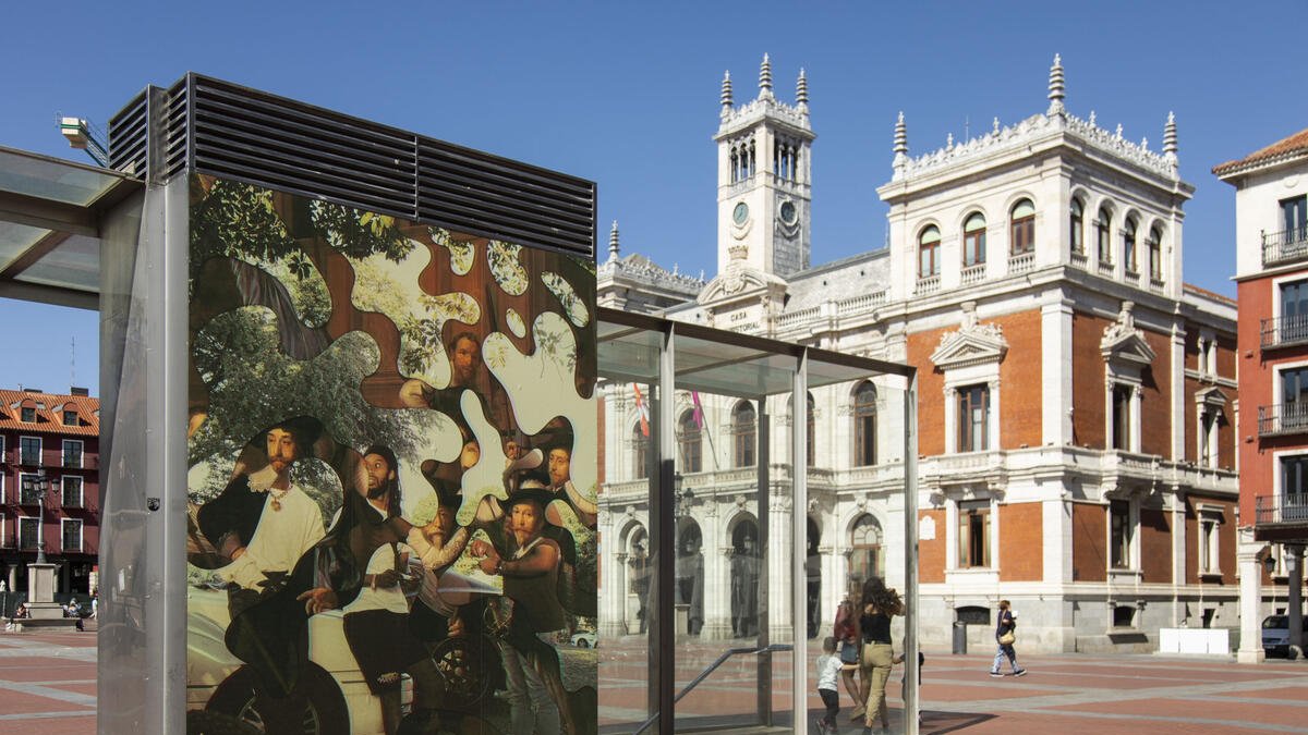 Mural 'Reuniones (1)' de Max-o-matic en el acceso al parking de plaza Mayor. -CREART