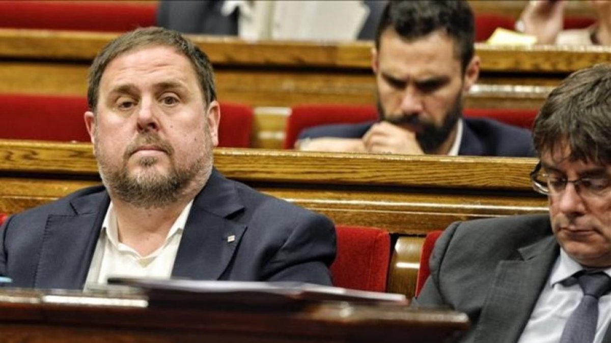 Junqueras y Puigdemont, en el Parlament-FERRAN SENDRA
