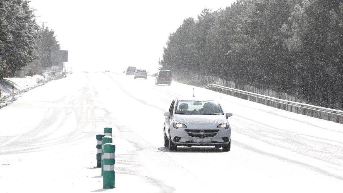 Carretera con nieve.- E. M.