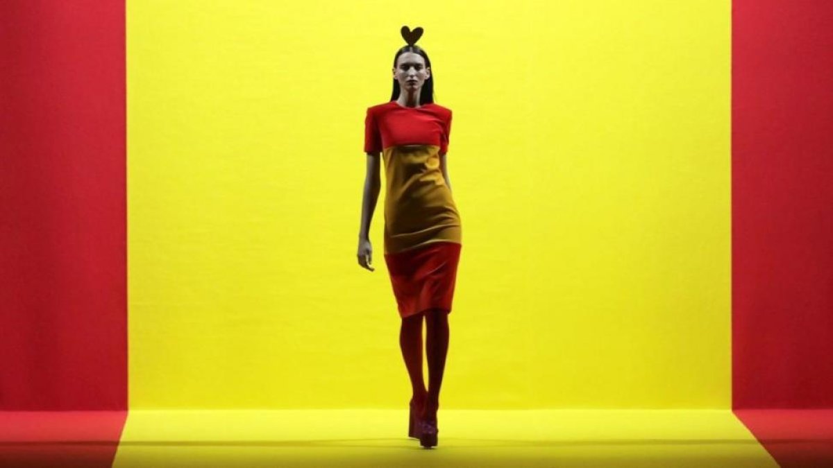 Apertuda del desfile de Ágatha Ruiz de la Prada.-/ EFE / ZIPI